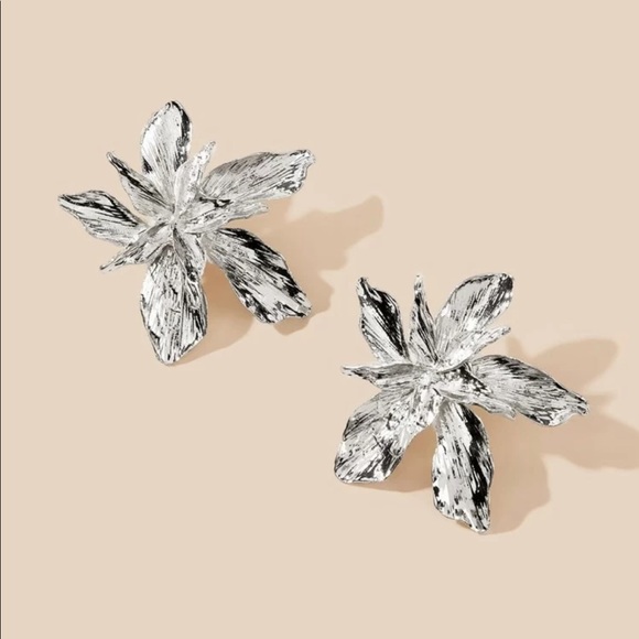 Cambria • Flower Statement Earrings - Picture 3 of 4